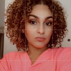 Meet your Posher, Deyaniris